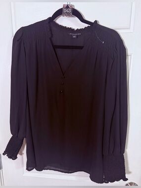 #43 New Zac & Rachel Women’s Black Long-Sleeve Smocked Blouse